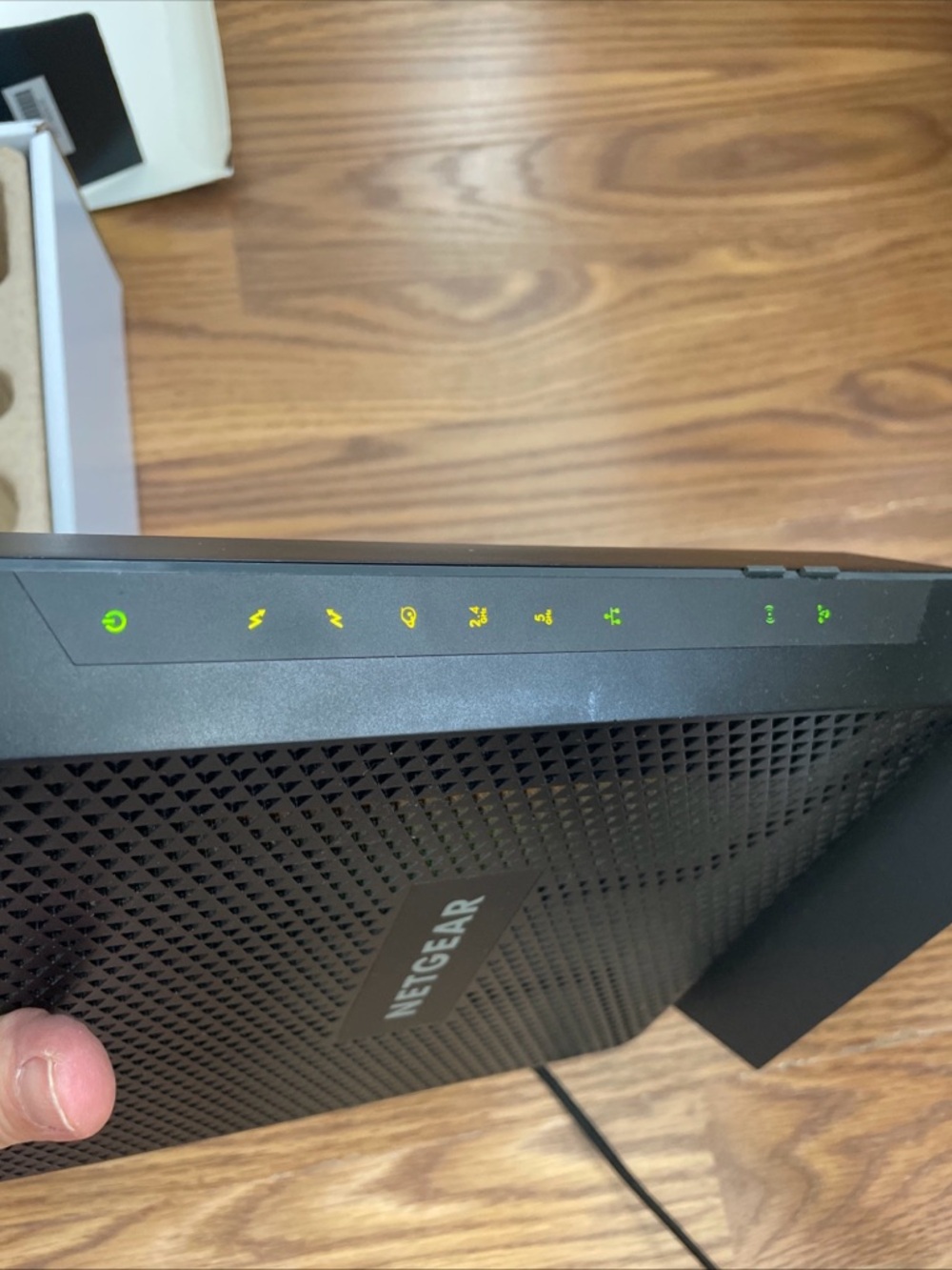 Netgear Nighthawk Wifi AC1900 Cable Modem Router C7000 v2 - Picture 12 of 15